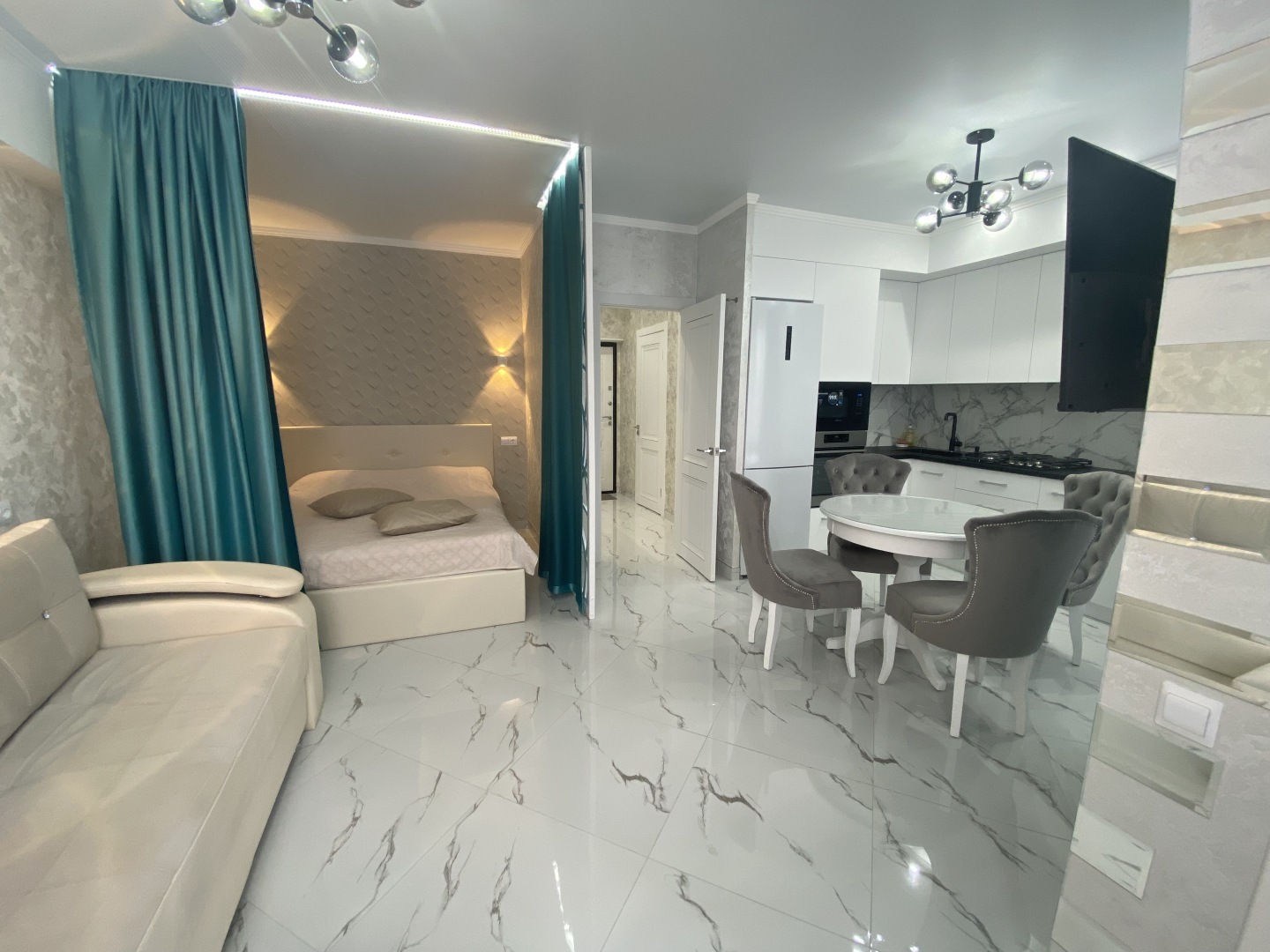 Апартаменты с видом на гору Змейка