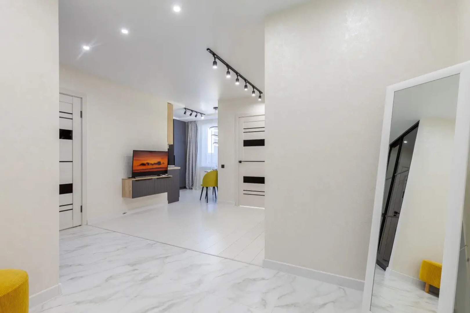 Апартаменты Уютные Апарты RentPlaza 1 с Красивым Видом