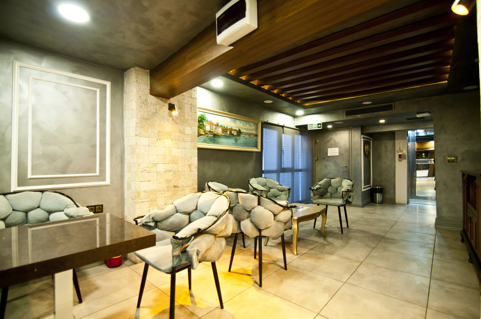 Nova City Hotel