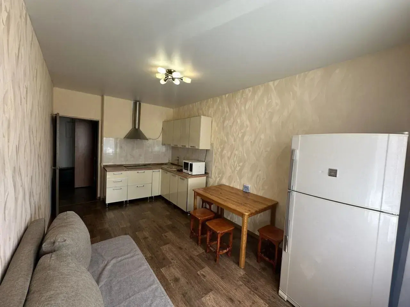 Апартаменты на Металлургов 106