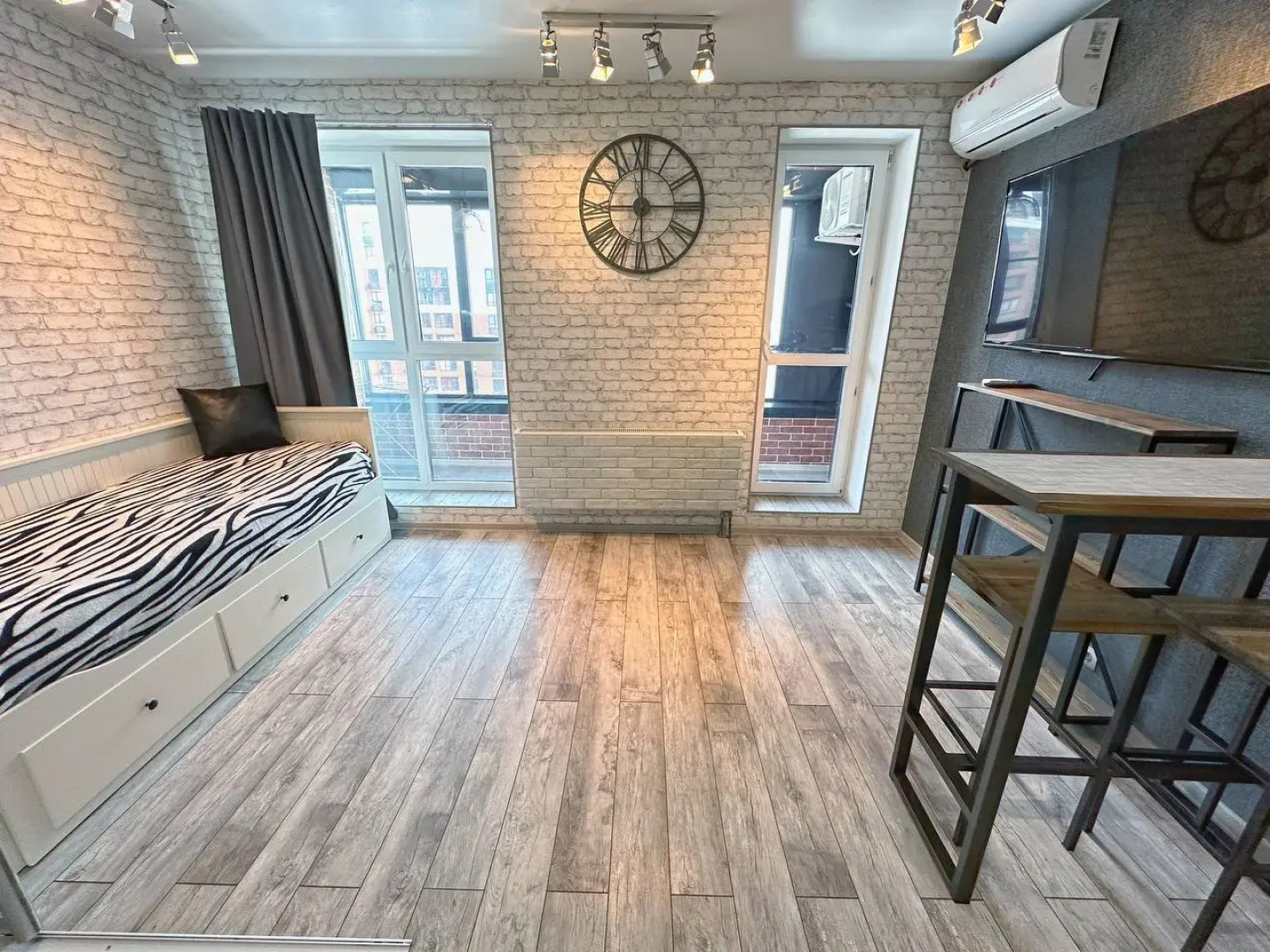 Квартира Галерея РRО на Площади Свободы 4