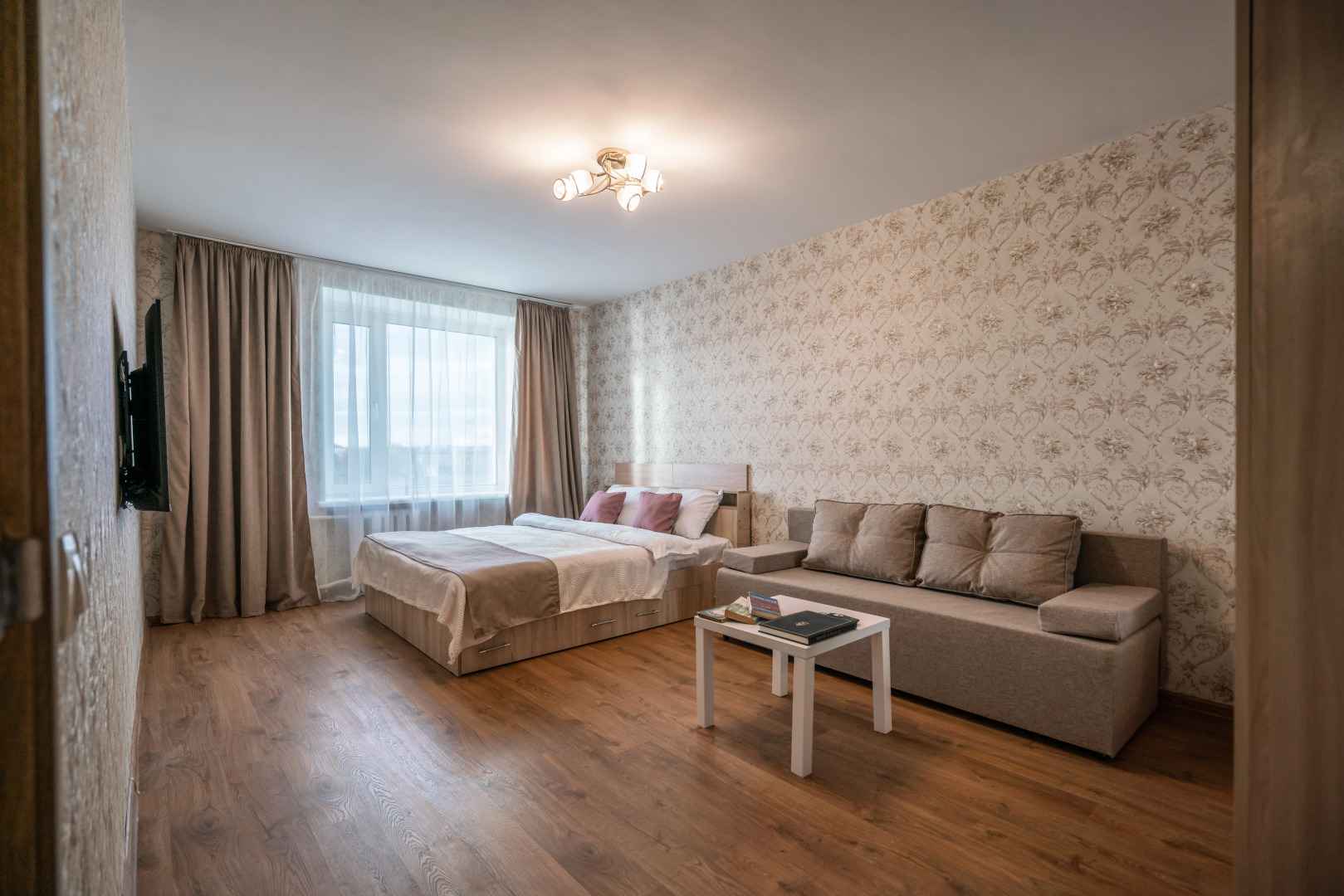 Квартира с Видом на Смольный Собор