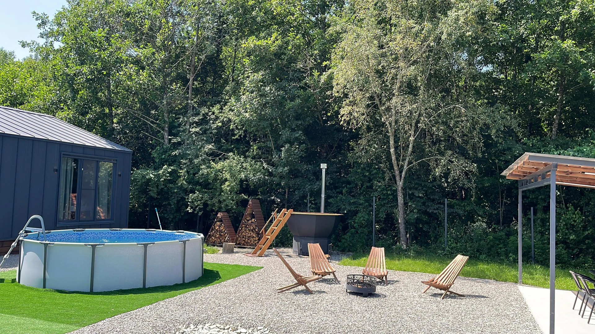 Частный дом Grey Stone у реки