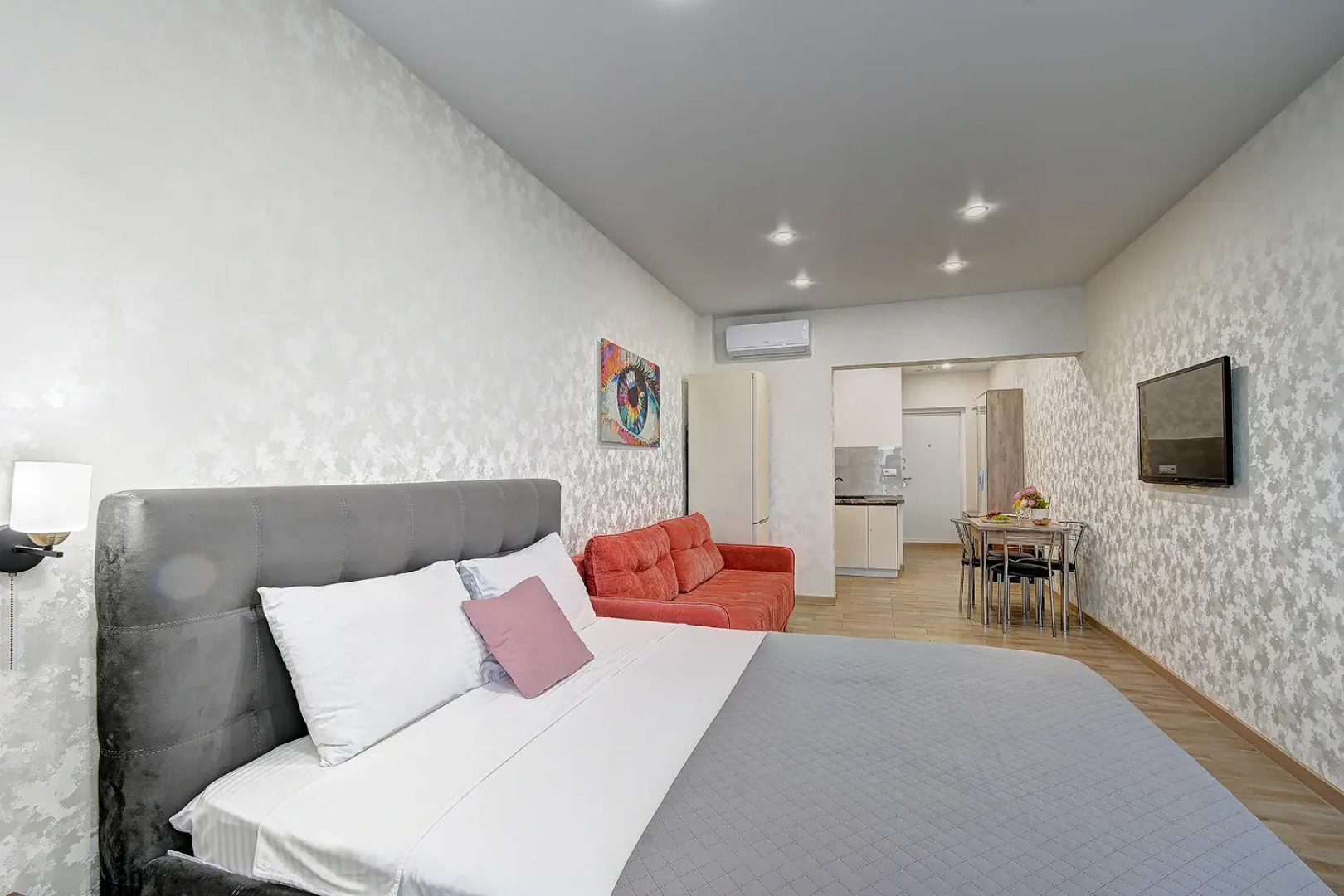 Уютные апартаменты MorskayaSimfonya-2 с видом на море балконом ванной бассейном на территории ЖК