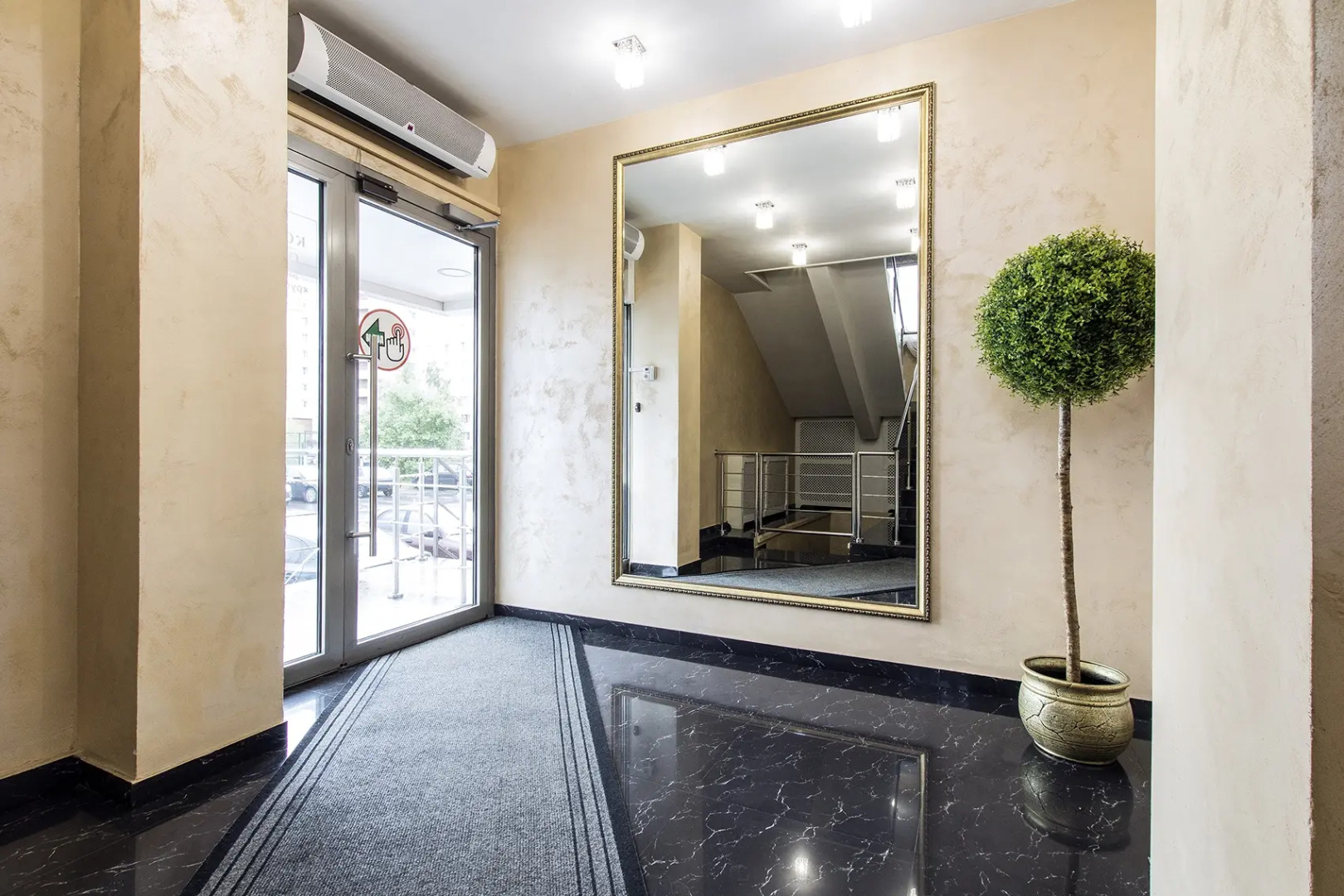 Отель Корона