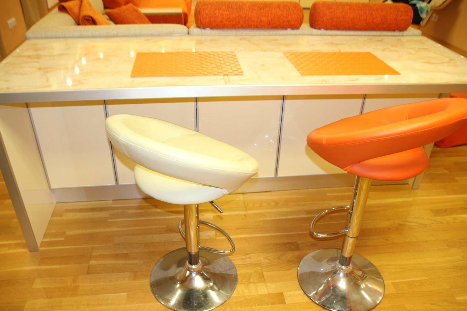 Апартаменты Веселая студия "Оранжевое настроение"