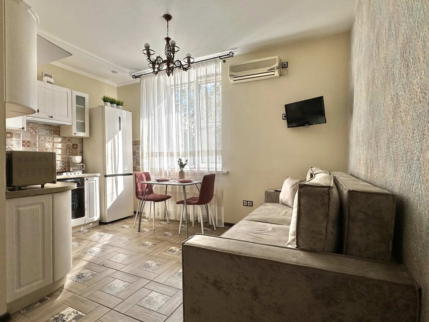 Апартаменты на Аллее Героев в Античном стиле