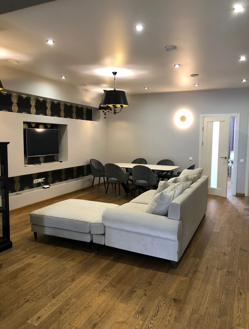 Апартаменты 4-комнатные HomeApart Сторожовская, 6