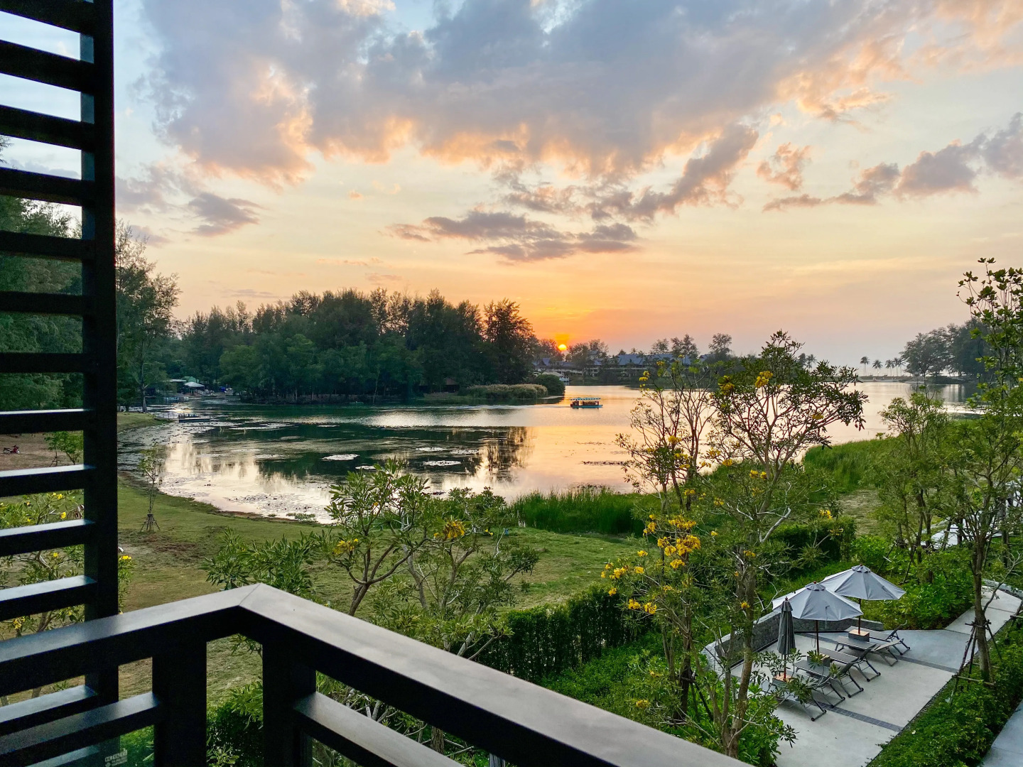 Апартаменты 2 спальни с видом на озеро в шаге от моря