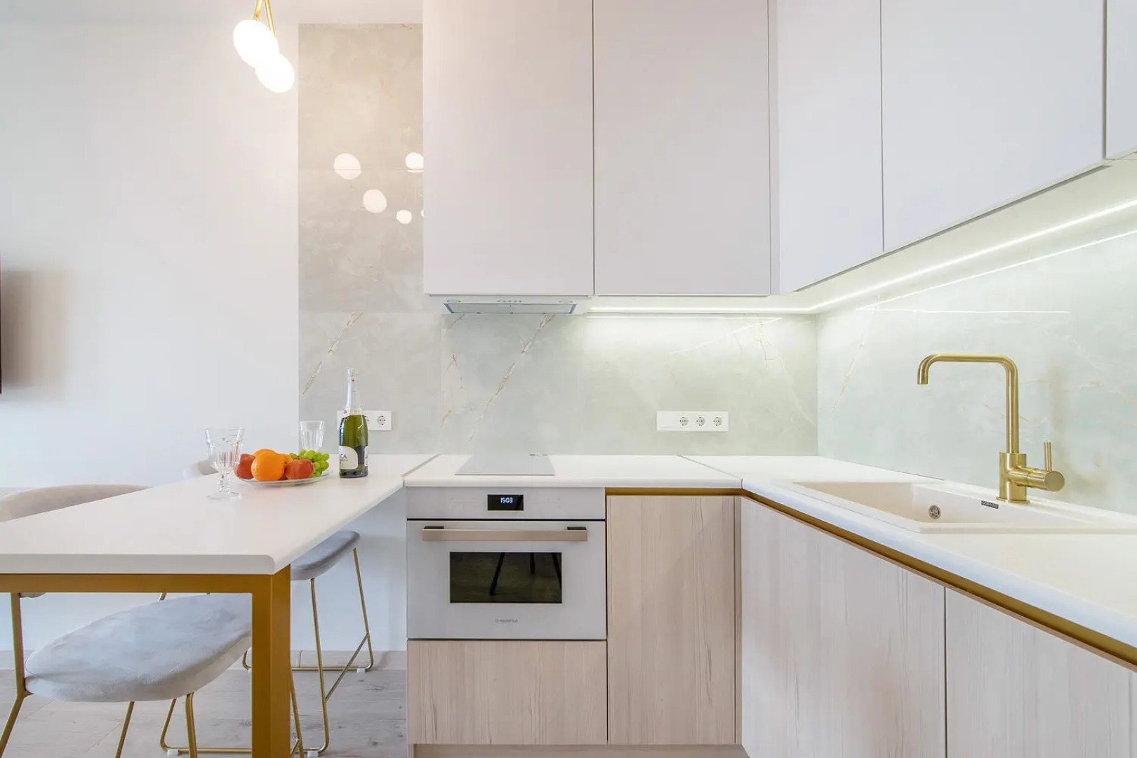 Квартира на сутки В 3 минутах от метро Парк Челюскинцев Подходит для командировок и отдыха Самозаселение Wi-Fi Кондиционер Кухня объединена с жилой зоной Отдельная спальня