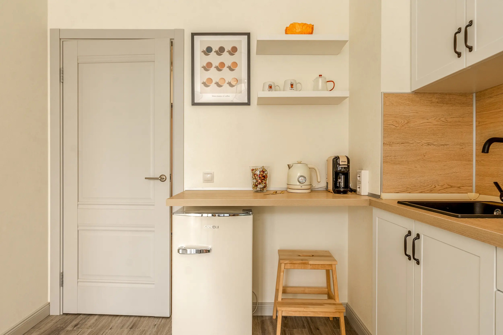 Апартаменты 1896. Дизайнерская Квартира с Тропическим Душем