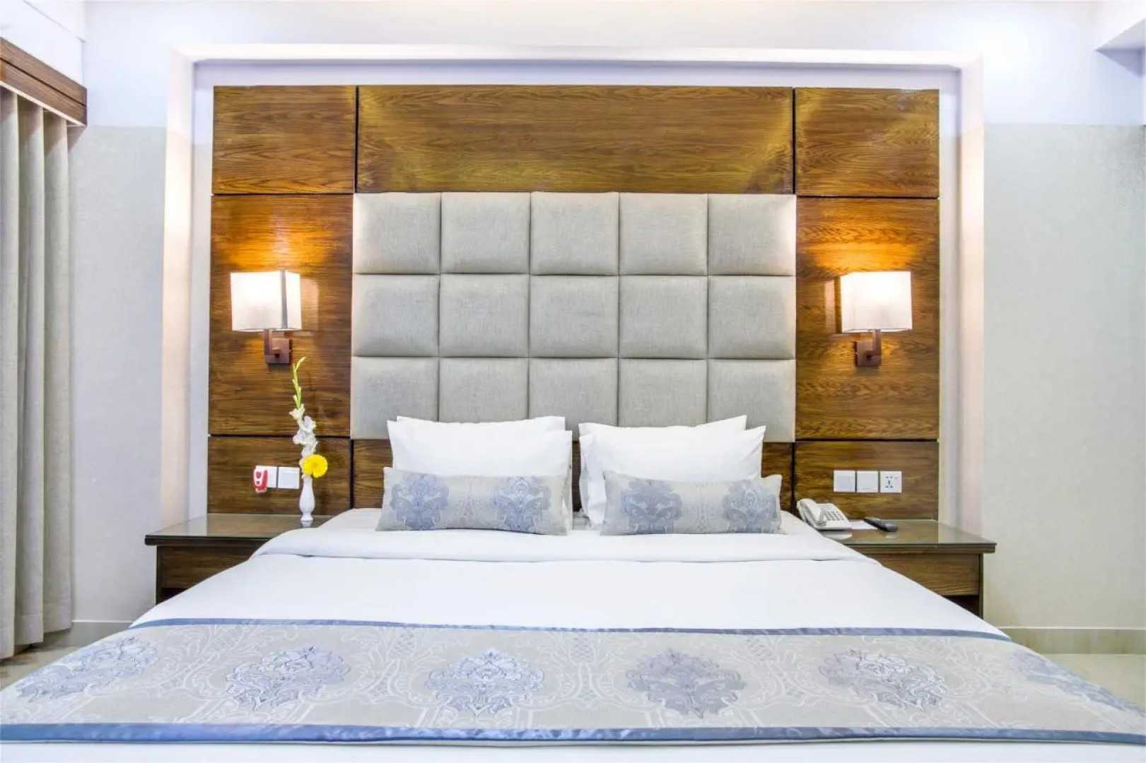 Отель White Palace