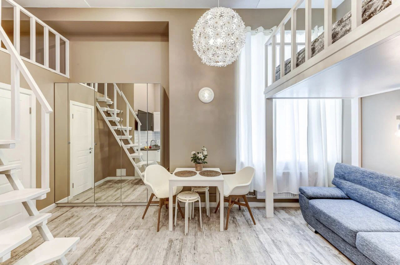 Апартаменты SweetHome на Мойке 40