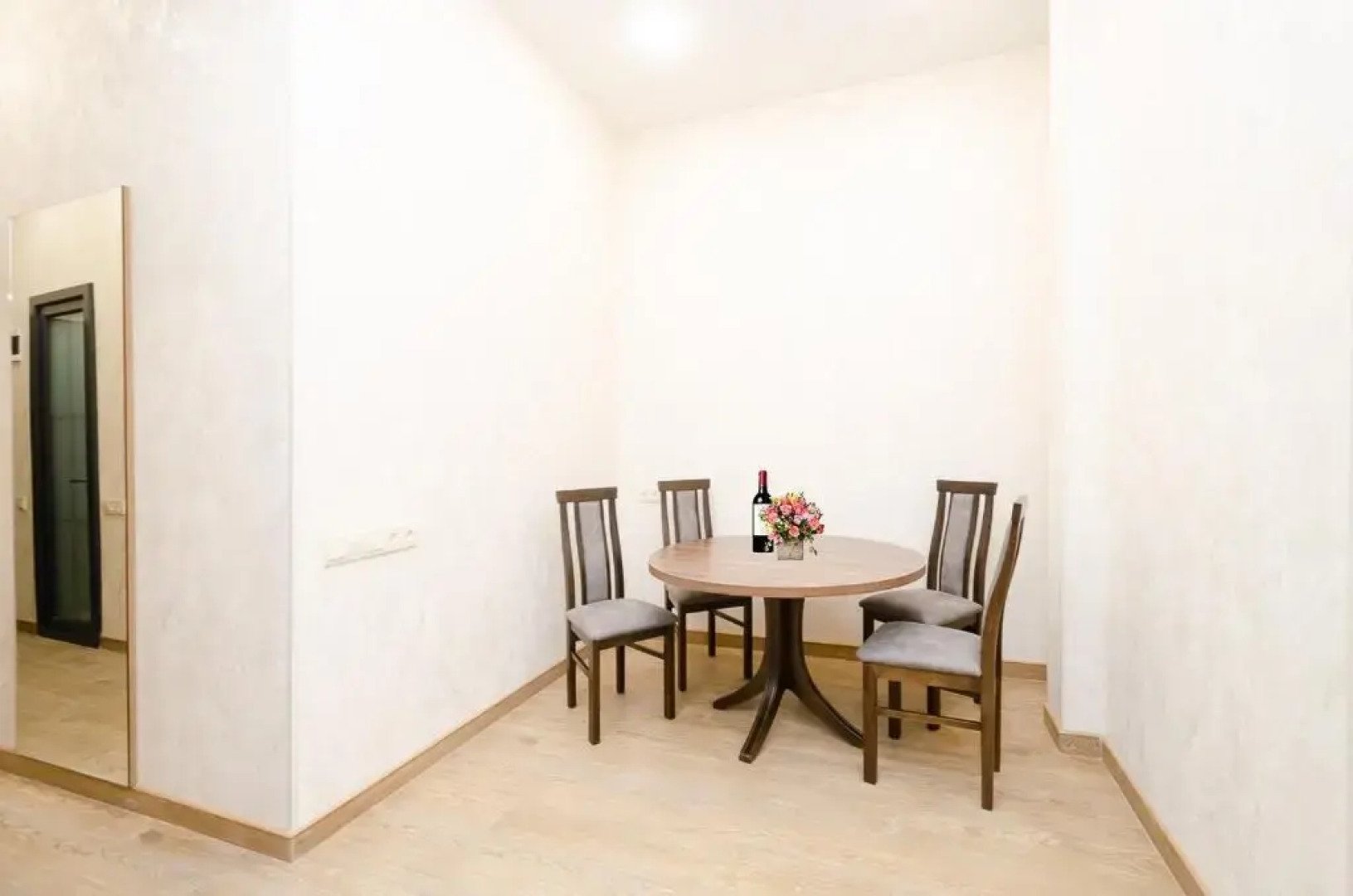 Квартира Двухкомнатная в Центре со Свежим Ремонтом