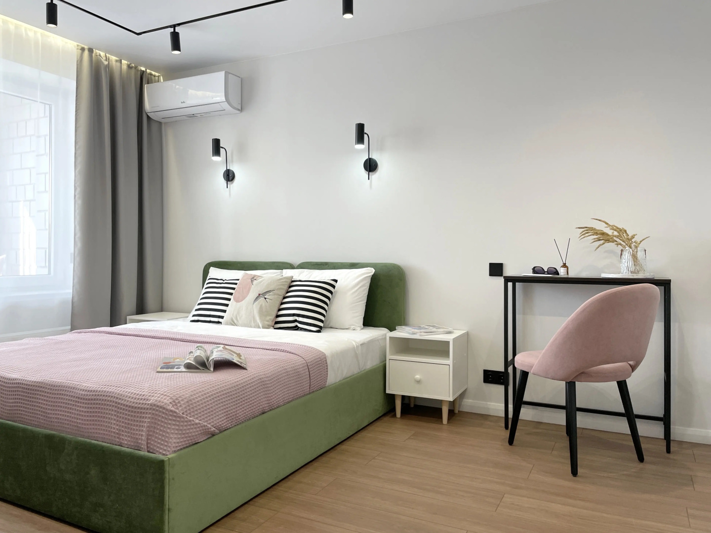 Квартира Новая евродвушка на четверых в современном районе Великого Новгорода