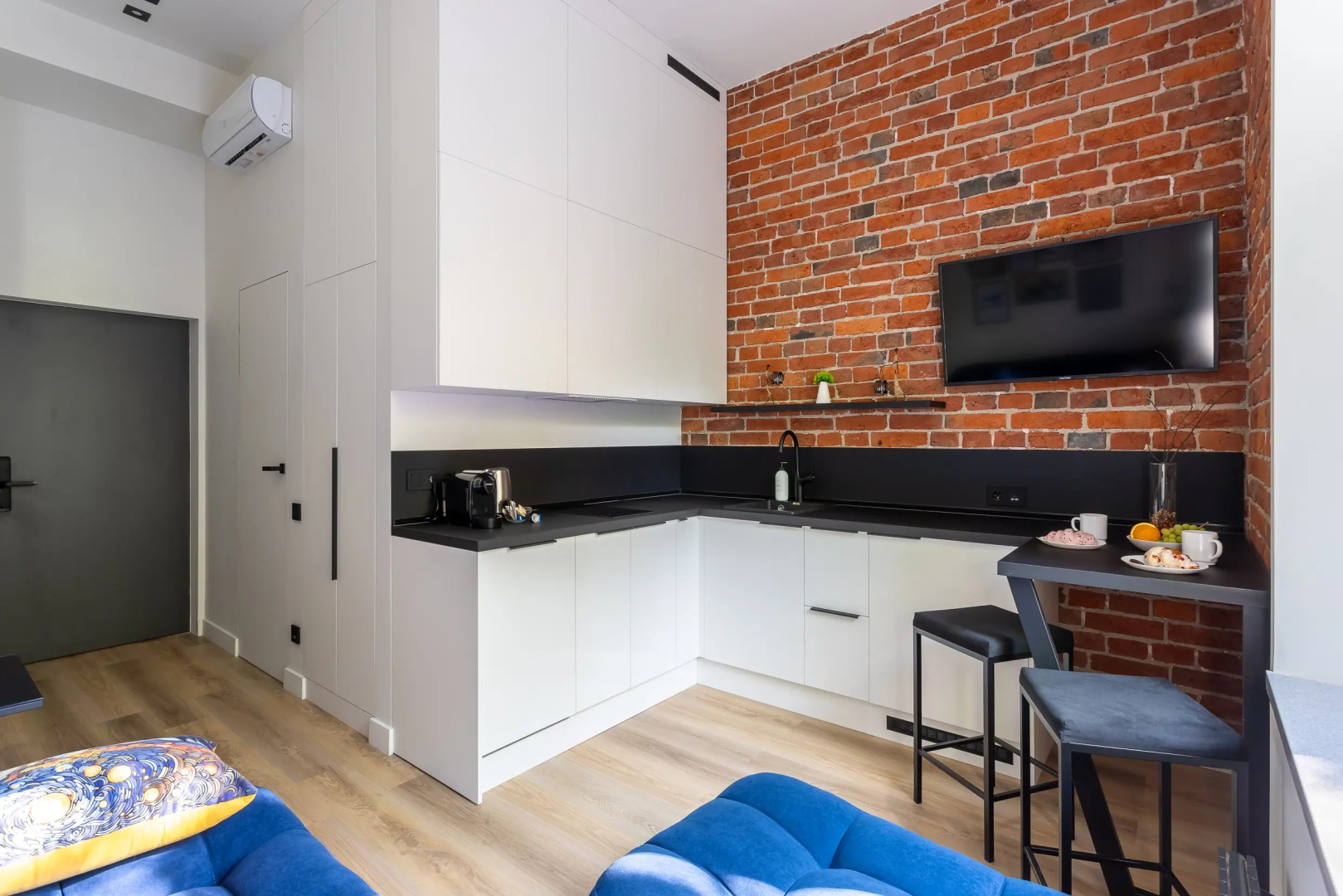 Апартаменты LikeHome Life - Полянка 1-й Хвостов Переулок