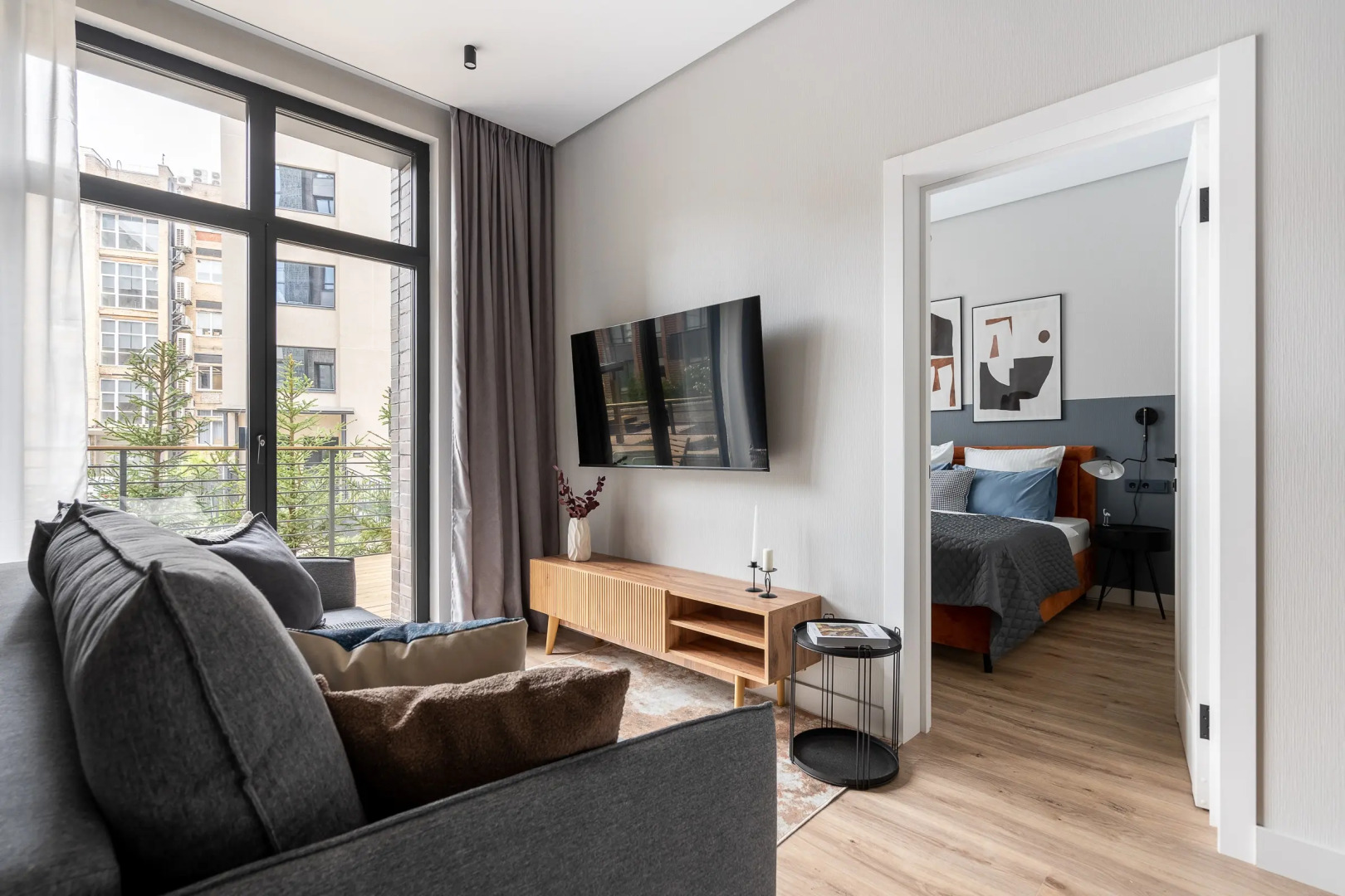 Квартира с Дизайнерским Интерьером с Террасой на Берегу Невы