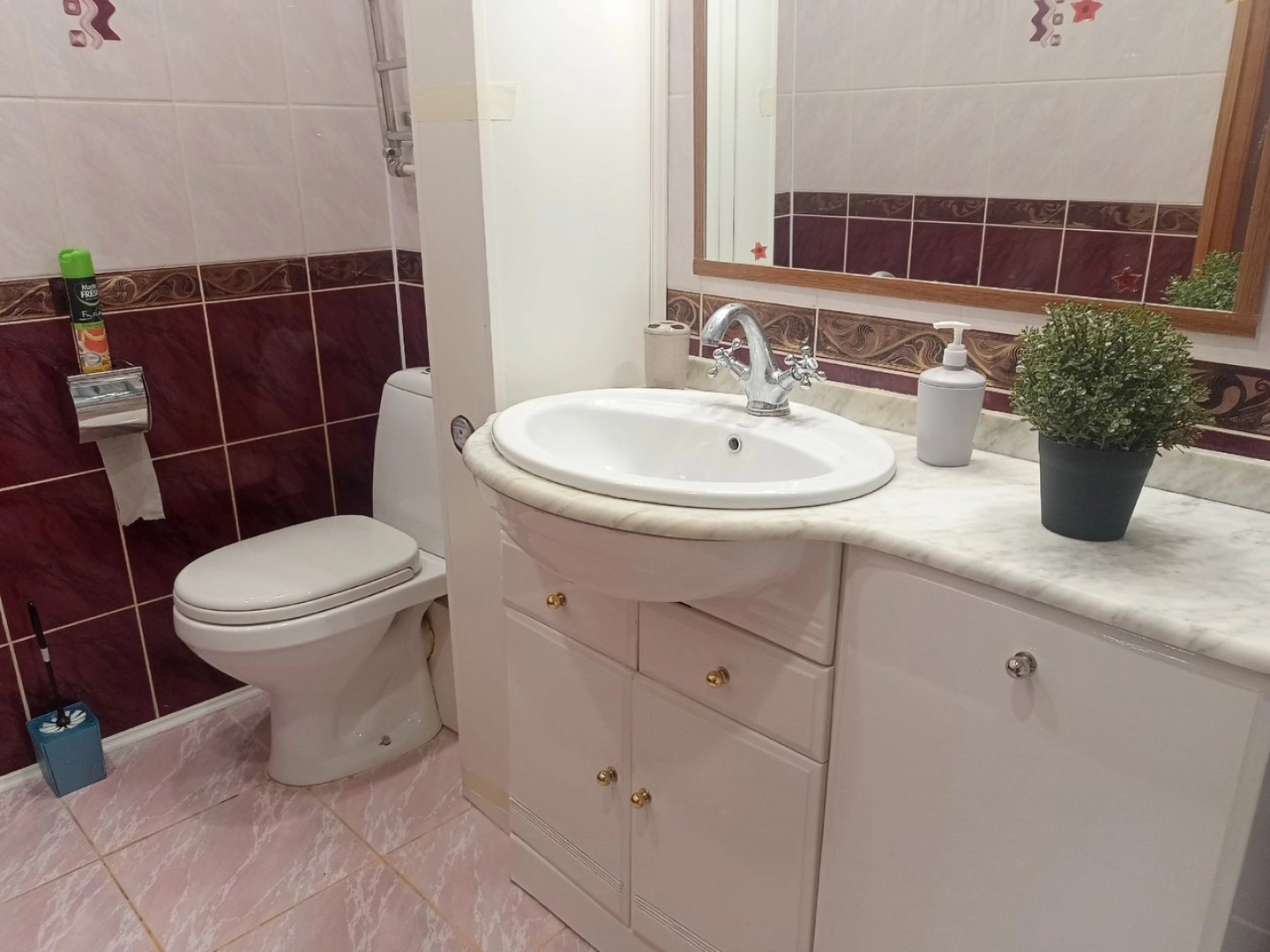 Квартира Уютная Двухкомнатная с Симпатичным Декор Камином