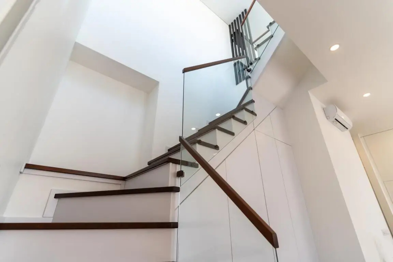 Двухэтажные Апартаменты с открытой террасой на Стачек 62