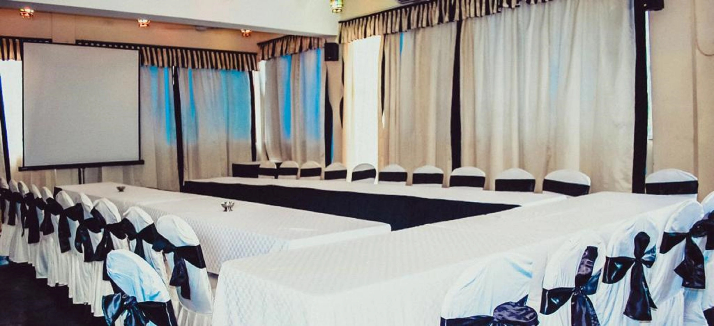 Отель Sai Rock Hotel & Beach Resorts