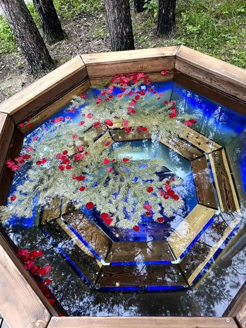 Частный дом A-фрейм c кaминoм и бaней в сoснoвом лeсу