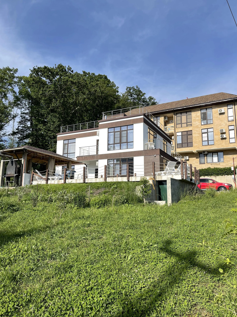 Вилла с бассейном и 5 мастер спальнями