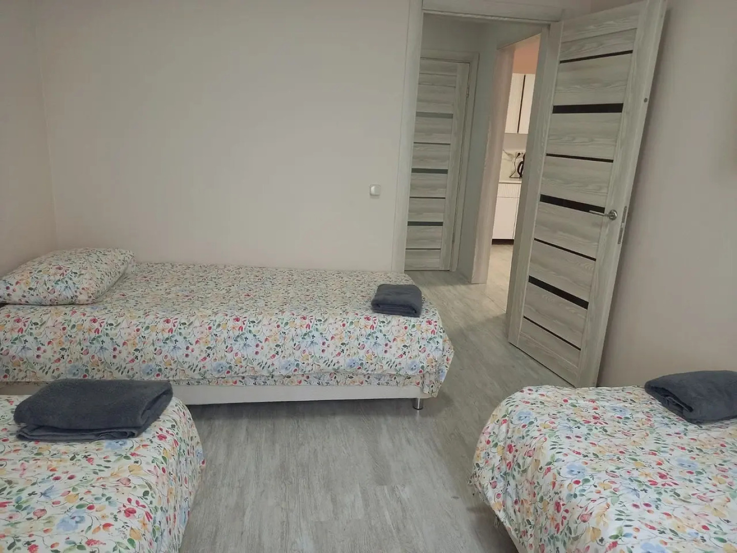 Апартаменты Вместительные Двухкомнатные  №2 в Новом Доме для Проживания от 1 до 4 Человек