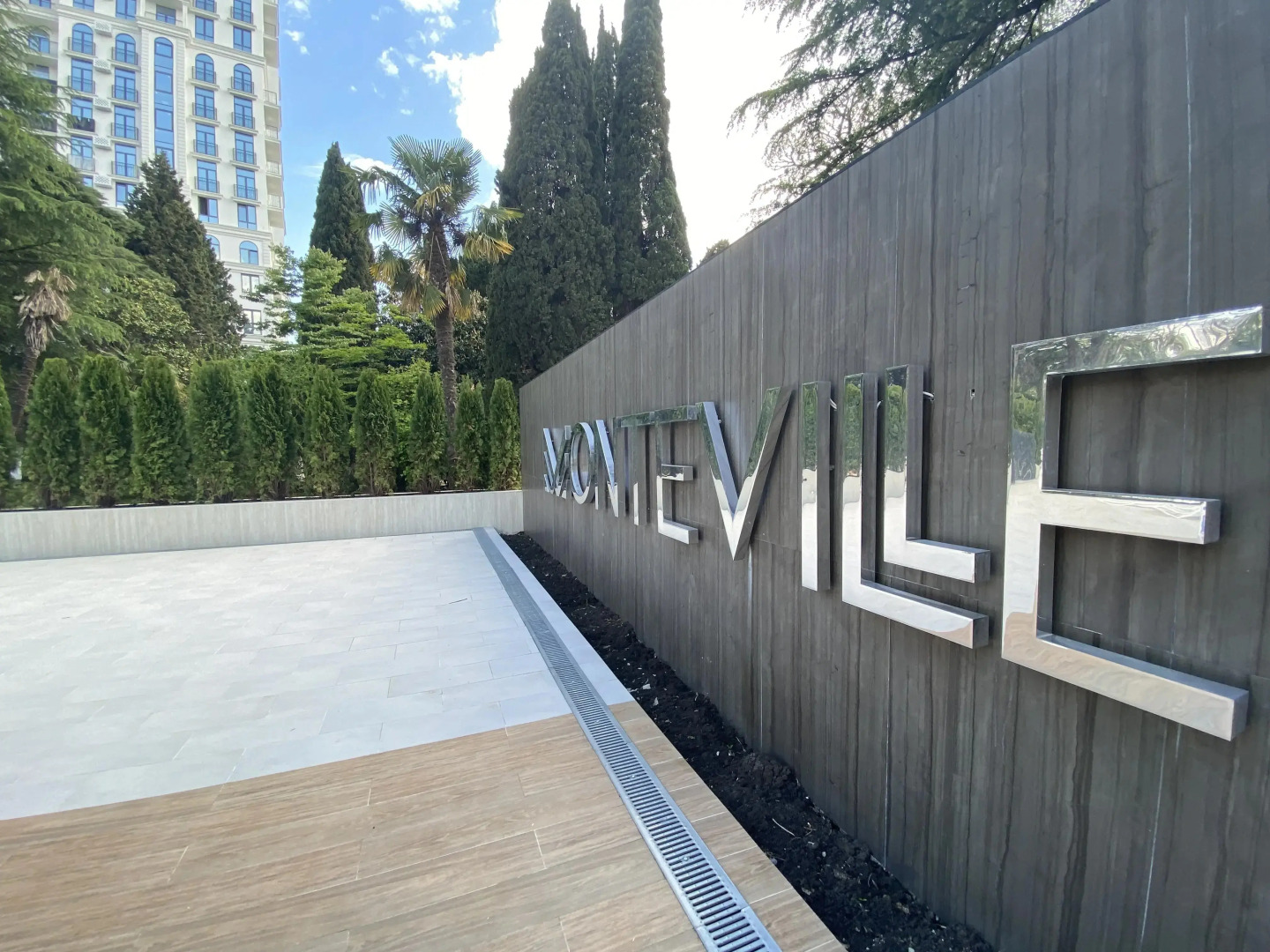 Апартаменты в отеле с подогреваемым бассейном