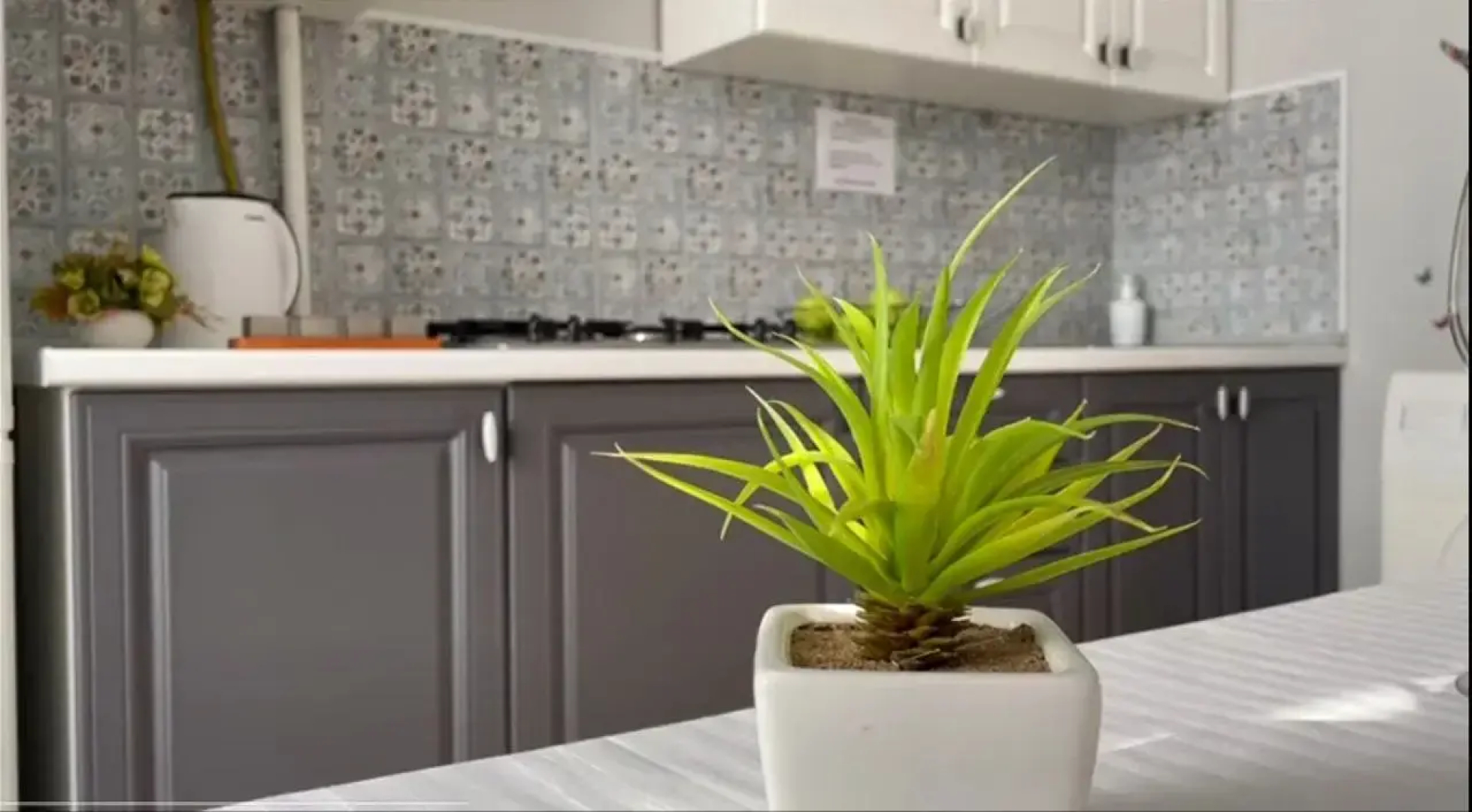 Комфорт Апартаменты Lora Home на Пражской