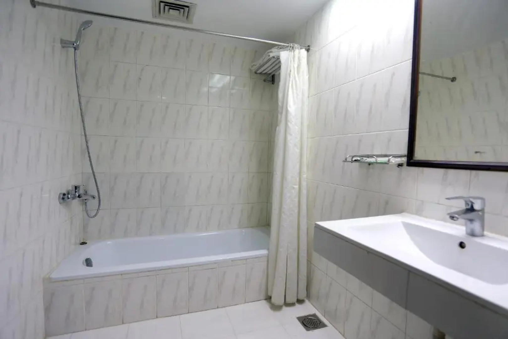 Отель Orchid Business