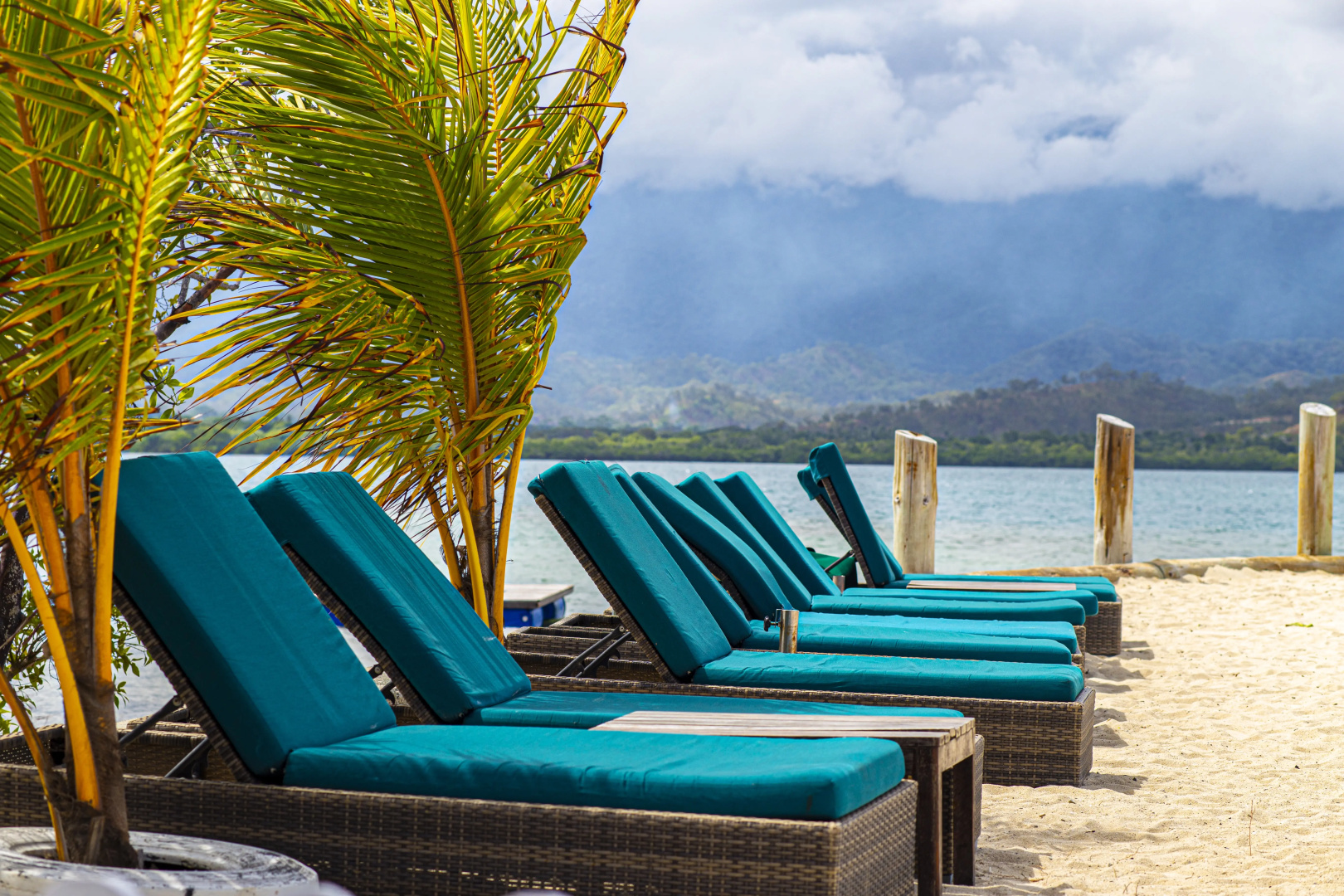 Курортный отель Loloata Island Resort