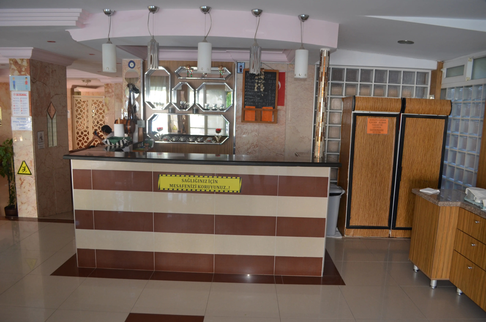 Megas Hotel