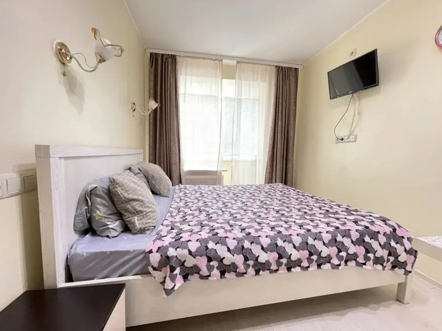 Апартаменты на Широкой