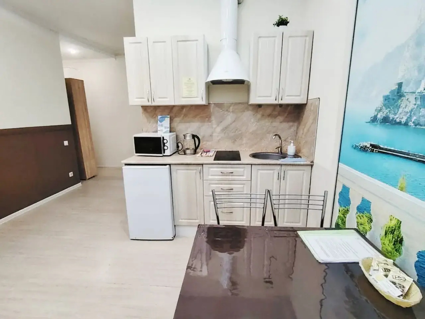 Квартира на цокольном этаже спасающие от жары с кухонной зоной