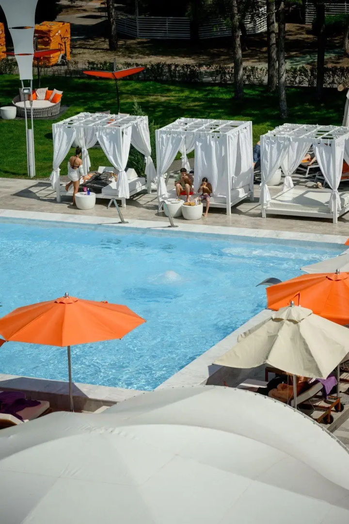 Отель BOUTIQUE HOTEL EMBARGO