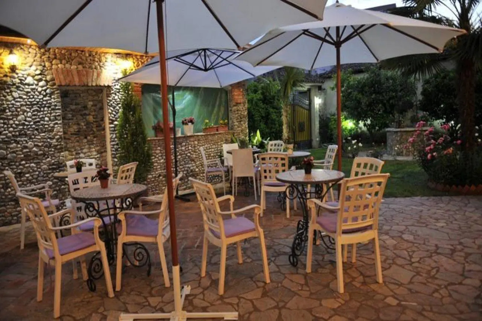 Отель Rose Garden