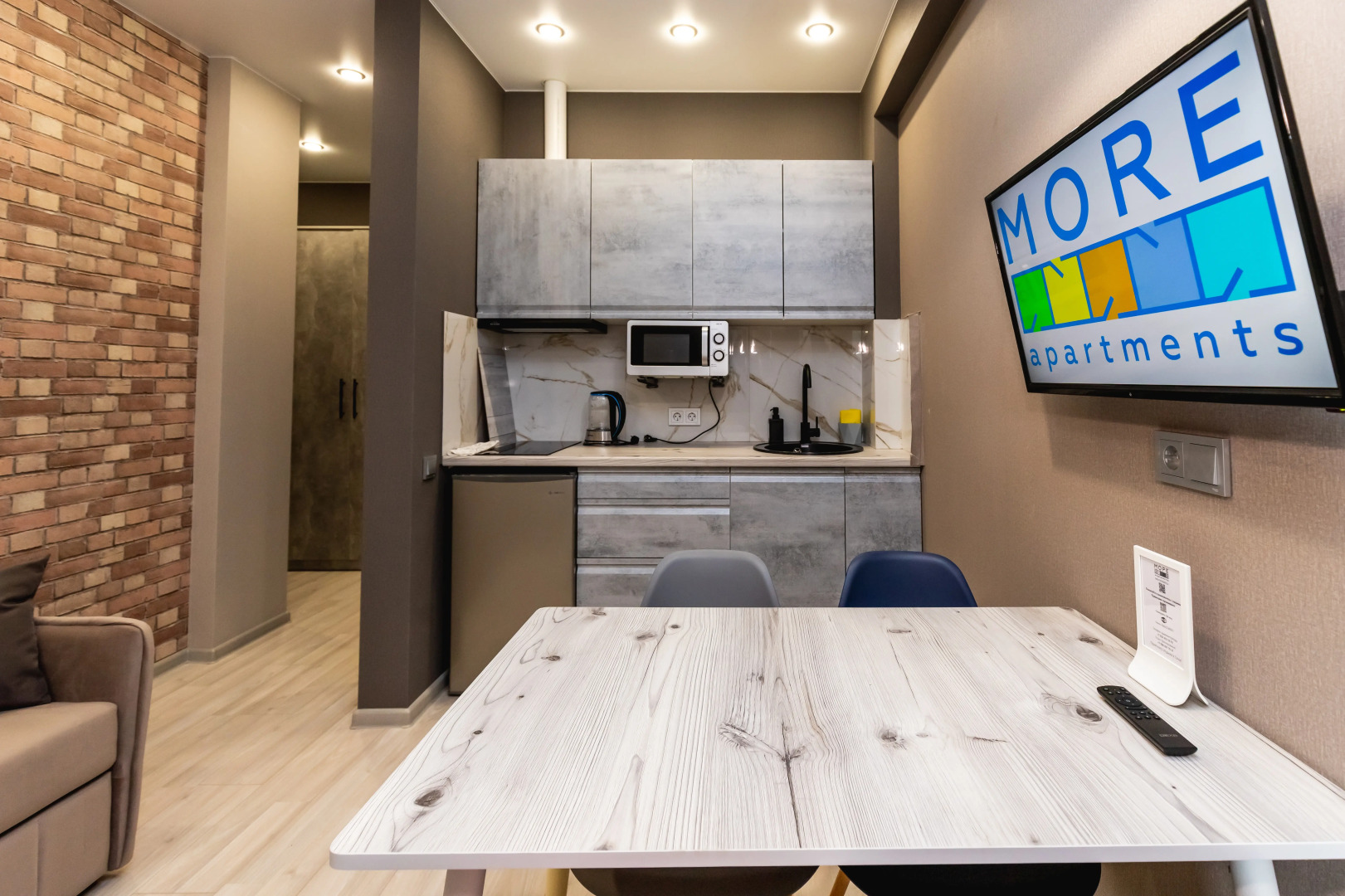 Апартаменты Море Апартаментов на Эстонской 37/9  - 1