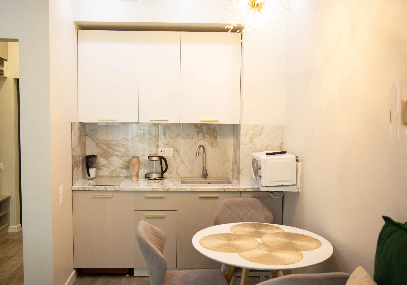 Квартира Студия с Дизайнерским Ремонтом на Черноморском Побережье