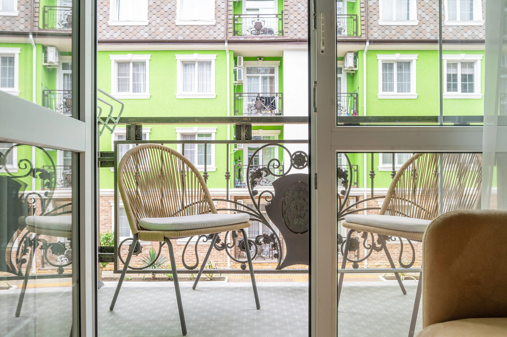 Апартаменты Red Apartments Арт Лайт Сити Апартамент Корелли