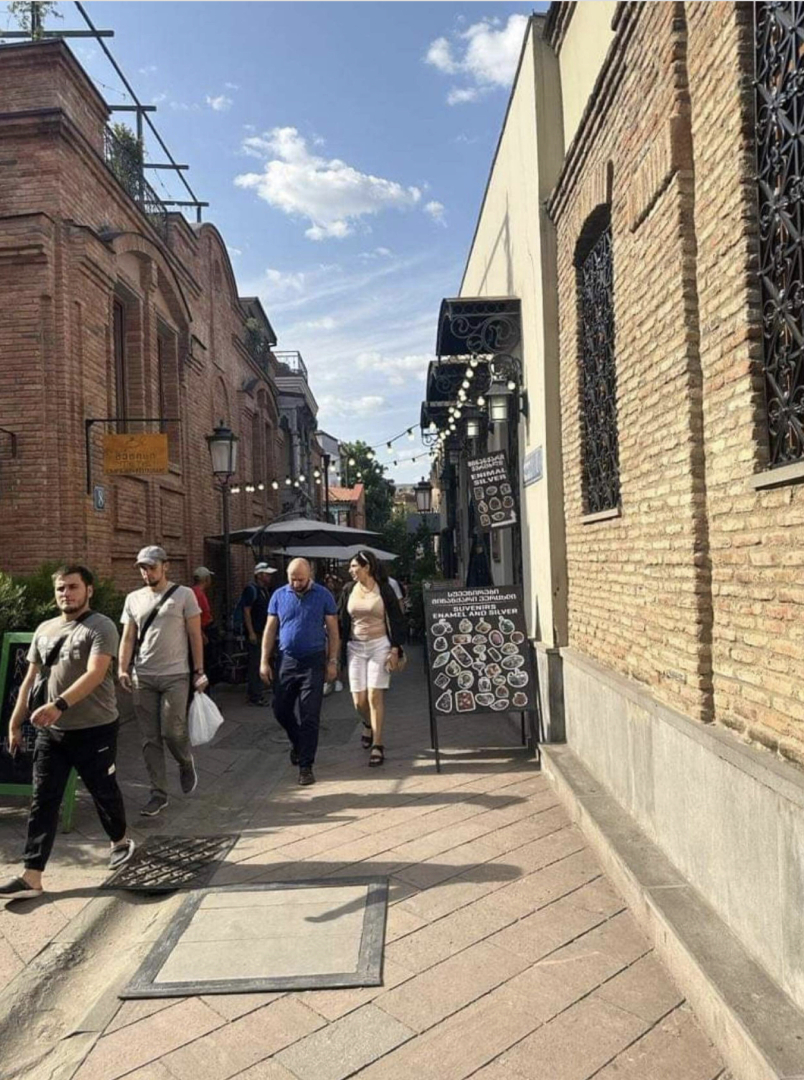 Апартаменты House near Gabriadze theatre