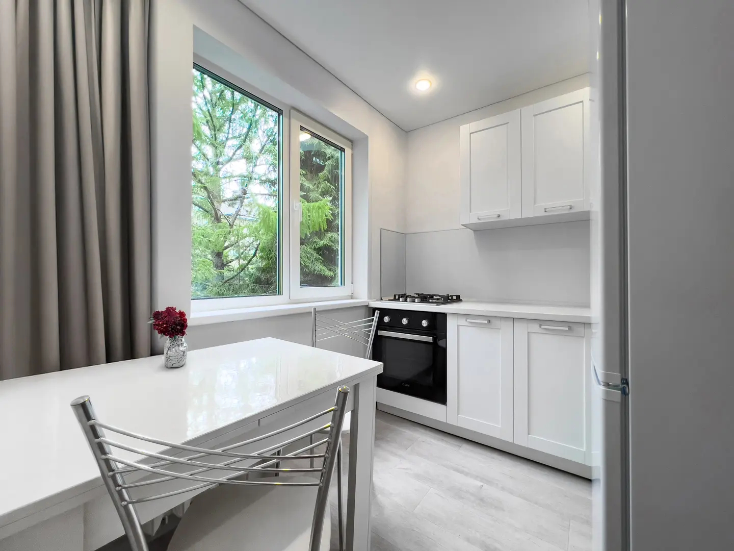 Квартира Уютная в Центре Московского Района с Видом на Лес