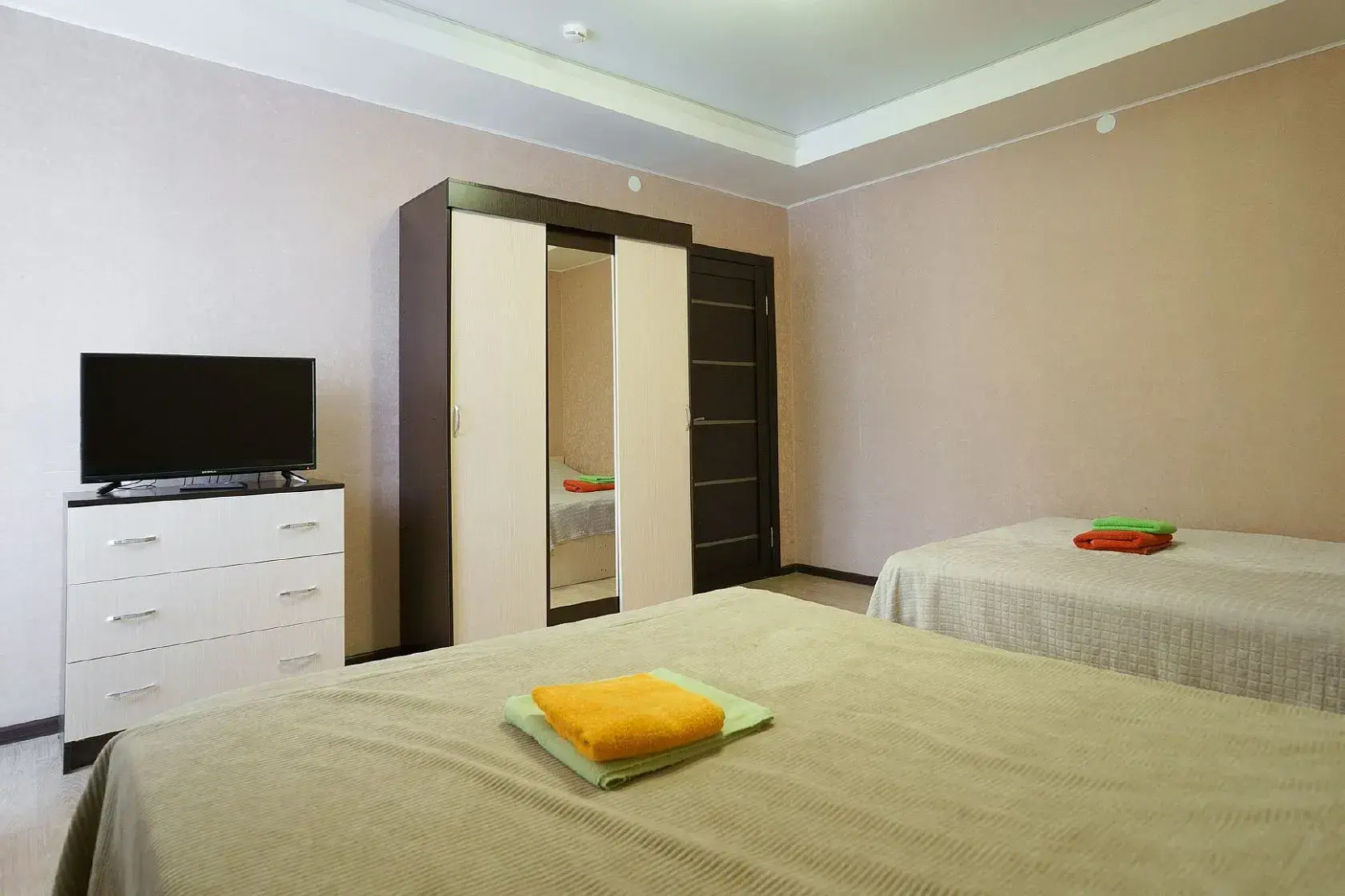 Апартаменты  Right Room трехкомнатные на Салтыкова-Щедрина 3