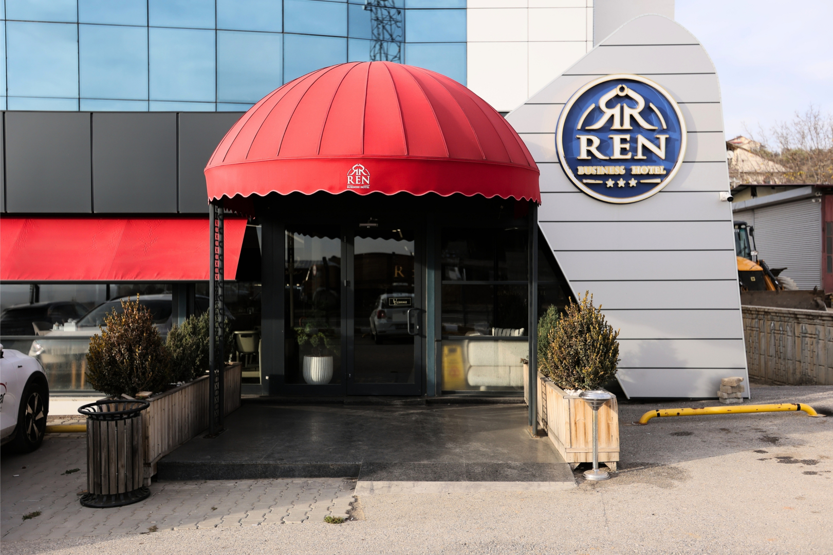 Отель Ren Business