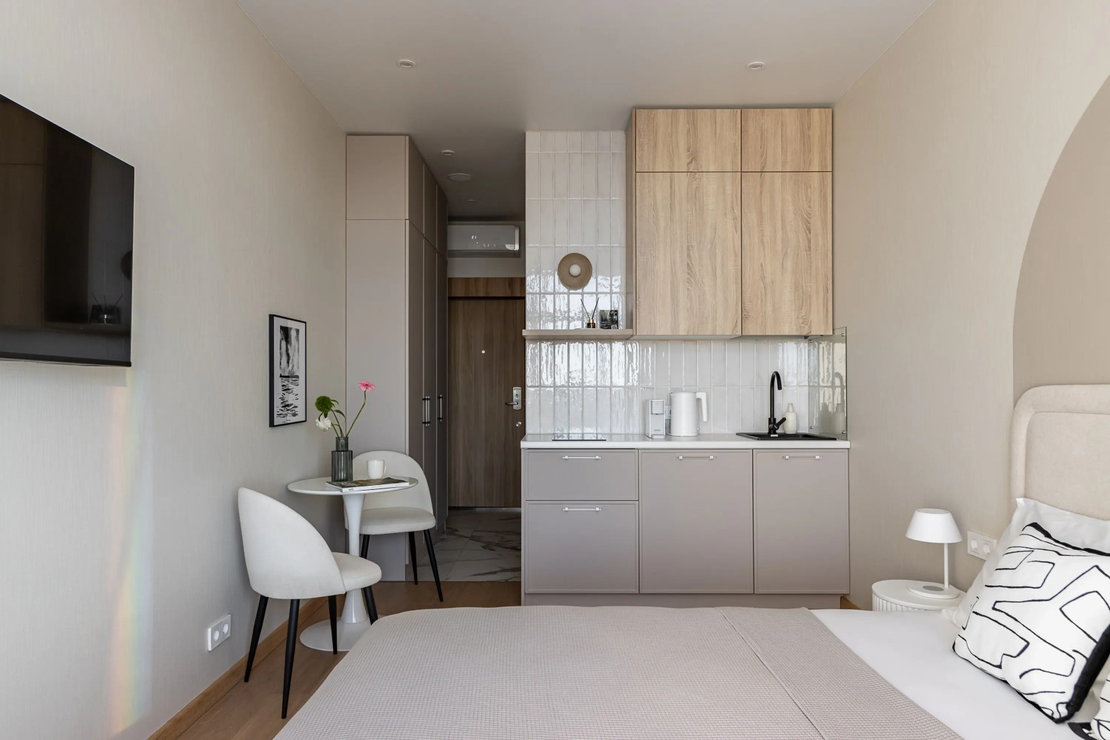 Апартаменты Видовые с видом на бассейн залив и лес