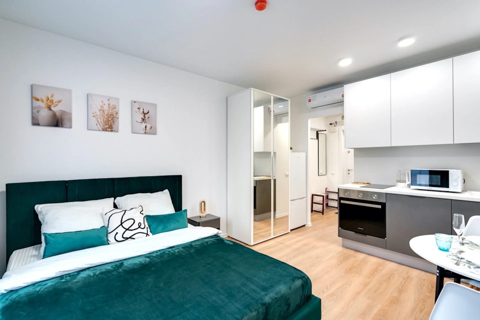 Апартаменты UraganApart Малахит