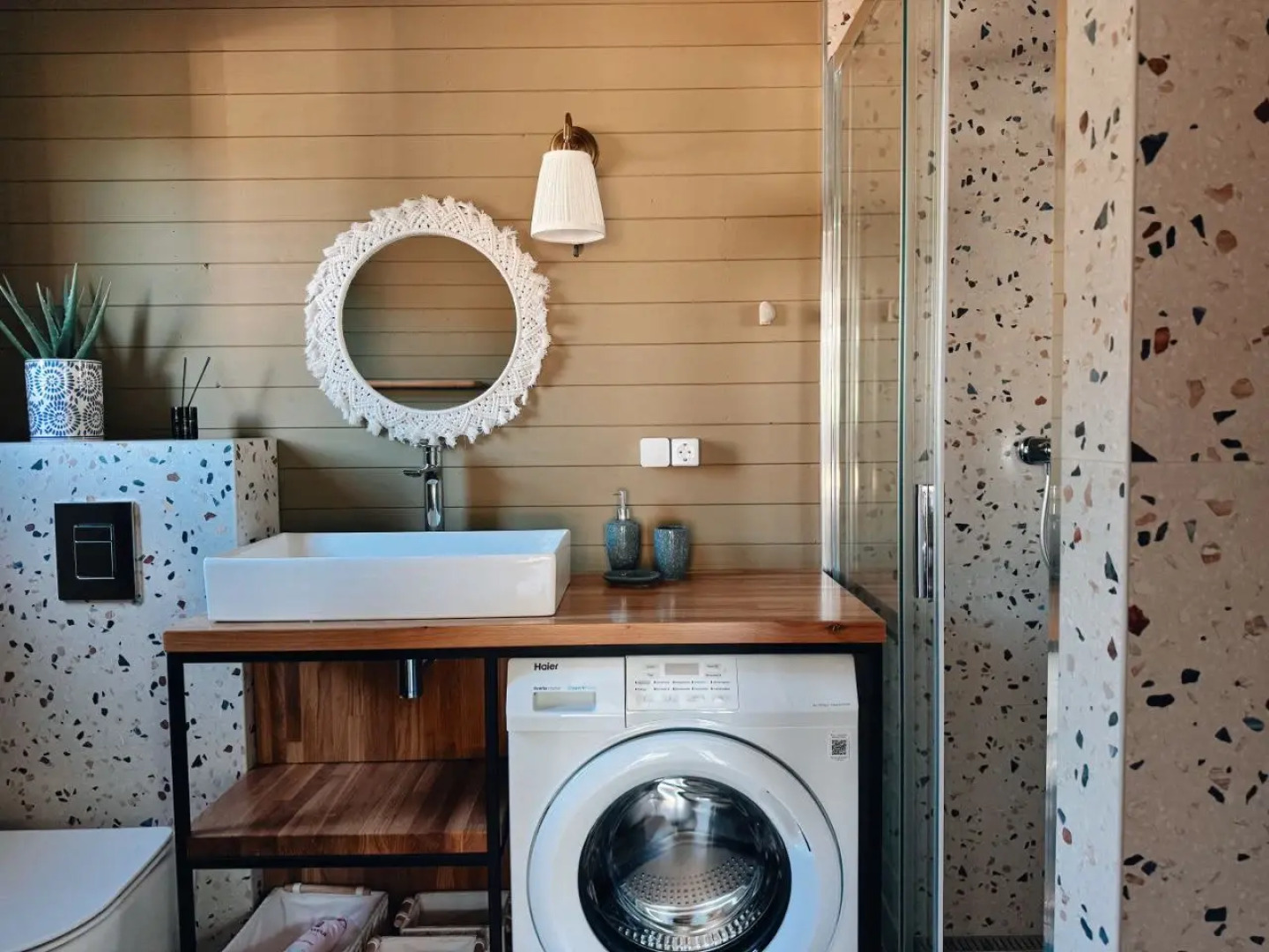 Частный дом Тишина в горах с горячей купелью на берегу живописной реки