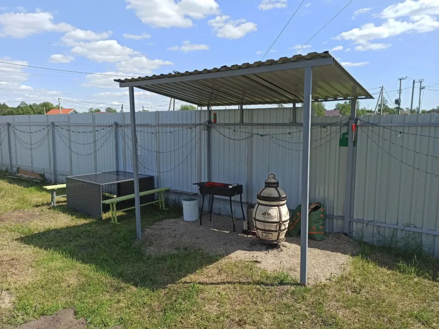 Частный дом у реки