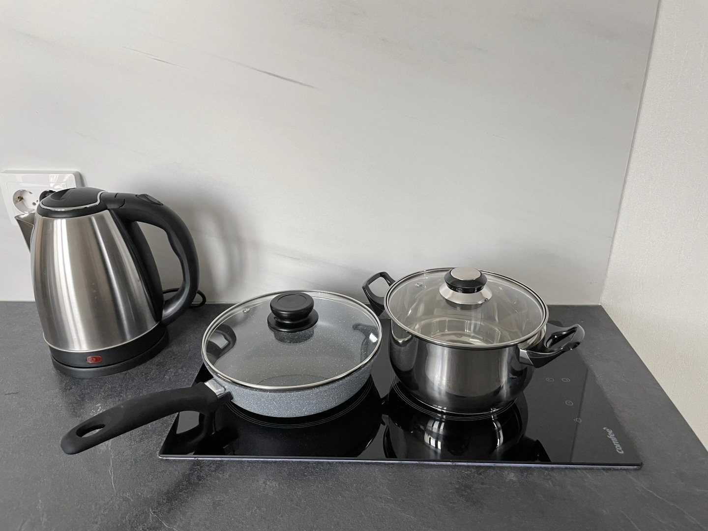 Квартира с проектором у метро в новом доме