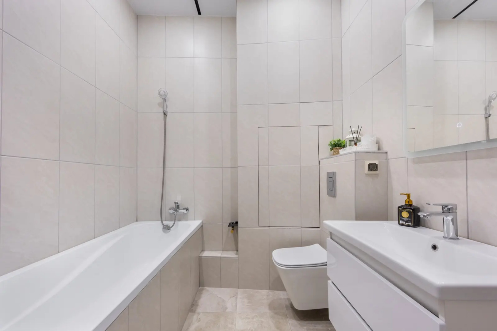 Апартаменты двухкомнатные на 25 этаже с видом на город в Минск-мир