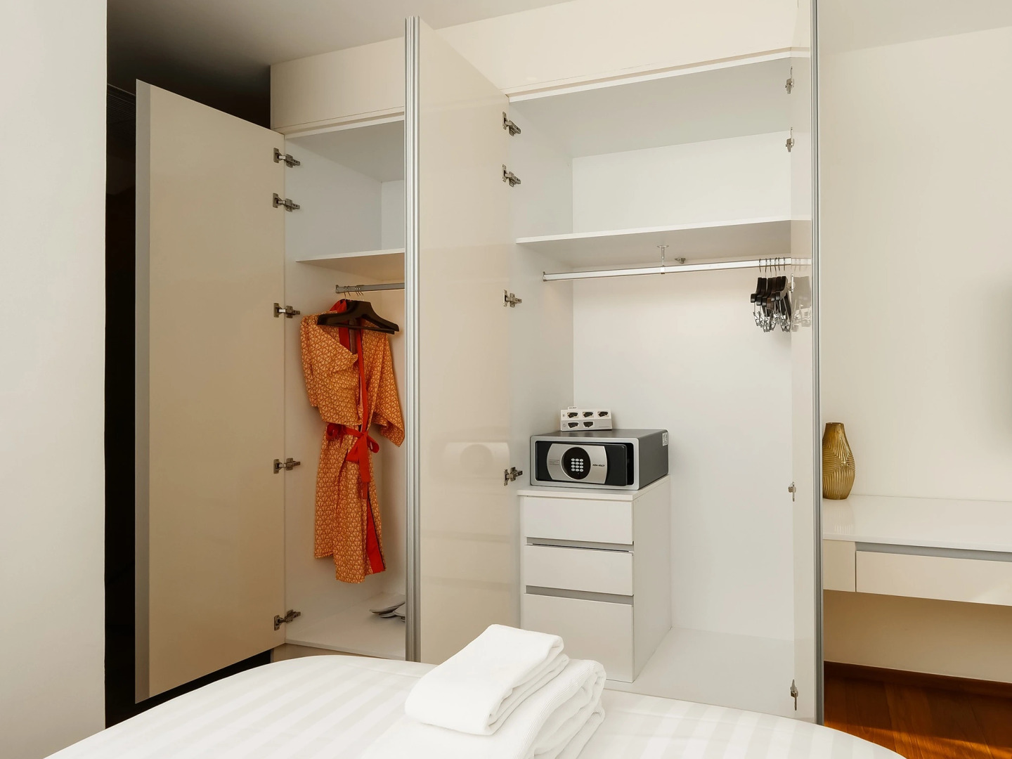 Прекрасные апартаменты с бассейном в Laguna Phuket